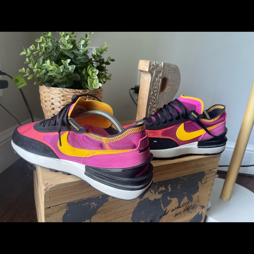 Nike - Picture 2 of 3